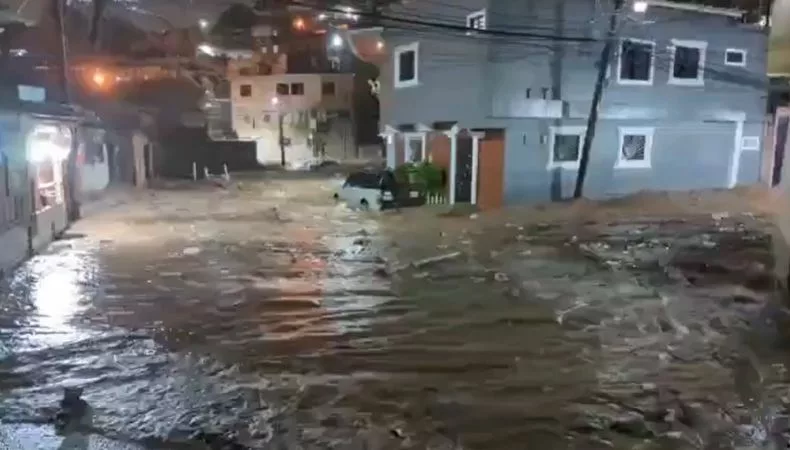 Lluvias en Honduras dejan al menos 15 personas fallecidas y miles de afectados Al menos 15 personas han perdido la vida en Honduras debido a las intensas lluvias que mantienen al país en alerta.