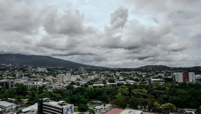 MARN mantiene vigilancia ante lluvias y posible evento ciclónico El ministro de Medio Ambiente, Fernando López, actualizó el informe sobre las recientes lluvias y las proyecciones del clima a nivel nacional.