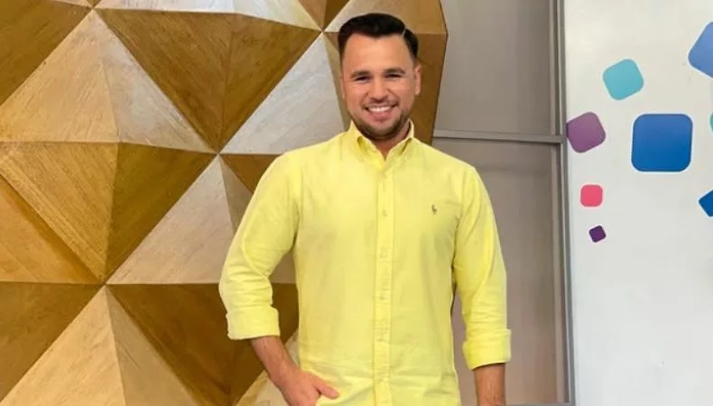 Una imagen compartida por el conductor de “Viva la Mañana” muestra cómo han pasado los años entre 2010 y 2025. Su cambio refleja el paso del tiempo dentro y fuera de la televisión.