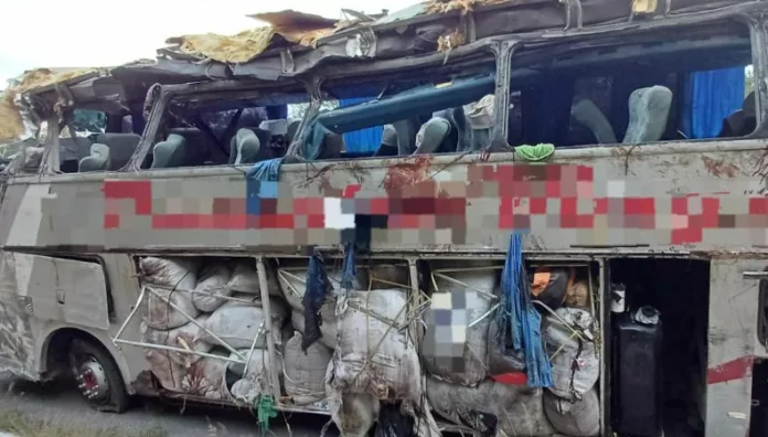 Al menos 15 muertos tras accidente de autobús en el noreste de Brasil Al menos 15 pasajeros de un autobús murieron en un accidente de tránsito en el estado brasileño de Pernambuco al noreste del país.