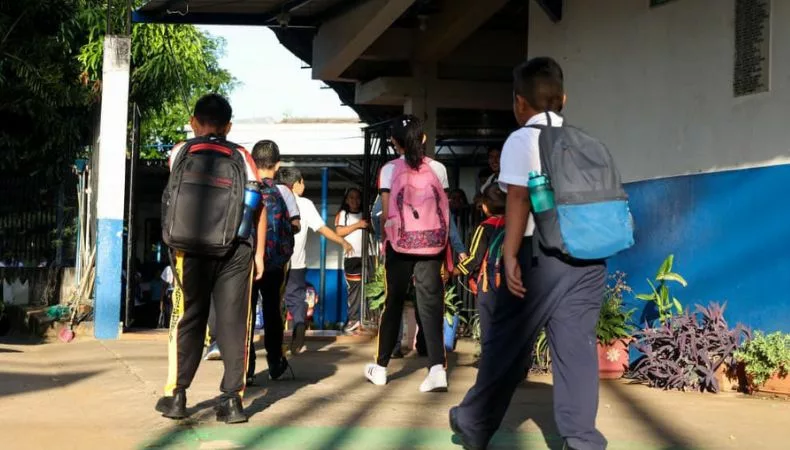 El Ministerio de Educación informó este domingo que las actividades académicas en los centros educativos del sector público se reanudarán el lunes 20 de octubre.