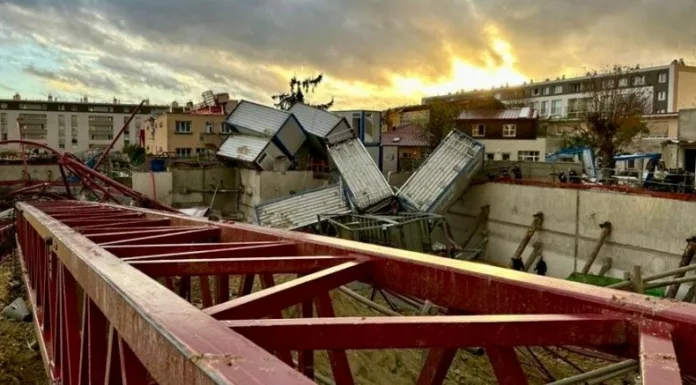 Un potente tornado azotó este lunes el departamento de Val-d´Oise, al norte de París dejando al menos un fallecido y varios heridos en estado de gravedad. Las autoridades reportan severos daños materiales.