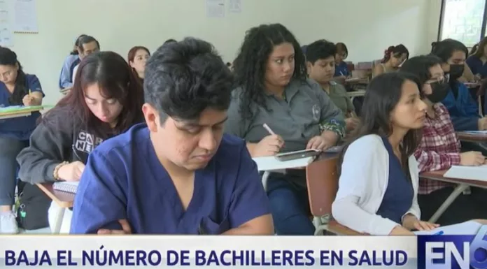 El Sindicato de Médicos del Seguro Social advirtió una disminución en el número de bachilleres que optan por estudiar carreras de salud, lo que podría generar escasez de profesionales en los próximos cinco años.