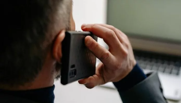 Llamadas perdidas del extranjero: la nueva modalidad de estafa telefónica Delincuentes internacionales están utilizando una nueva modalidad de estafa que consiste en hacer llamadas perdidas; al devolverlas, las víctimas pueden perder dinero y exponer su información personal.