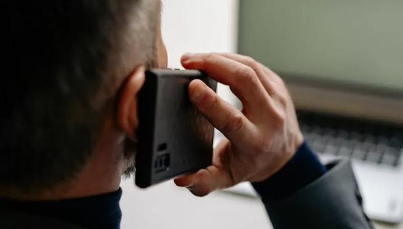 Delincuentes internacionales están utilizando una nueva modalidad de estafa que consiste en hacer llamadas perdidas; al devolverlas, las víctimas pueden perder dinero y exponer su información personal.