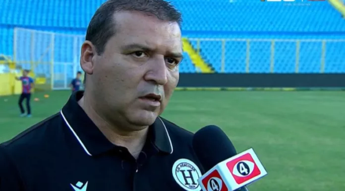 Club Deportivo Hércules anunció la destitución del técnico argentino Gabriel Álvarez luego de una 