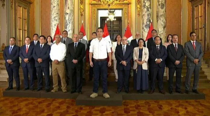 El gobierno interino de Perú declaró un estado de emergencia en la capital Lima y el vecino puerto del Callao para frenar la ola de violencia y extorsiones atribuida al crimen organizado.