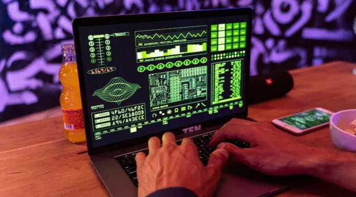 Ataques de hackers está siendo más rentable que el narcotráfico y ya están utilizando la IA. Hay un incremento exponencial en estas tácticas.