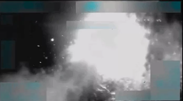 En el hecho, dos presuntos narcotraficantes fueron abatidos. La operación fue autorizada por el presidente Donald Trump tras confirmar que la nave transportaba narcóticos.