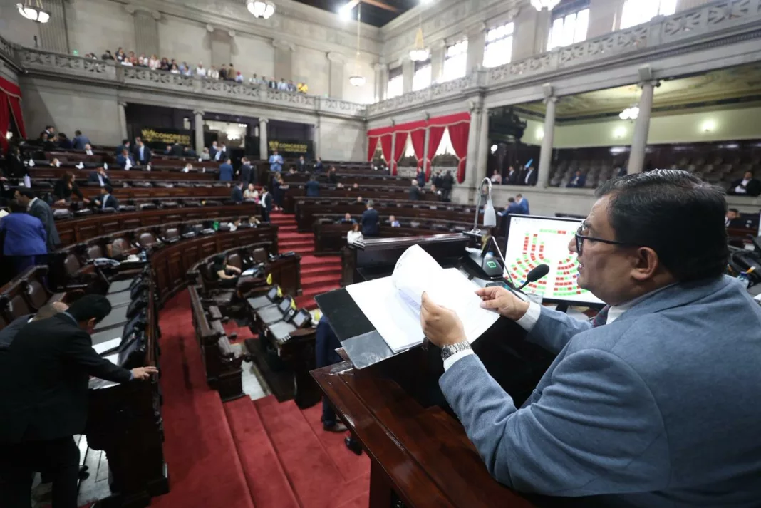 Guatemala declara a las pandillas como La medida fue aprobada por el Congreso, mientras ese país atraviesa una crisis de seguridad tras la fuga de 20 pandilleros de una cárcel.