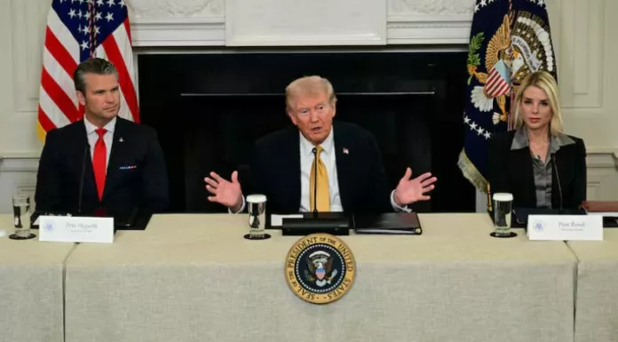 El presidente Donald Trump advirtió de posibles acciones terrestres en Venezuela sin ofrecer detalles sobre el alcance o el momento de esas operaciones.