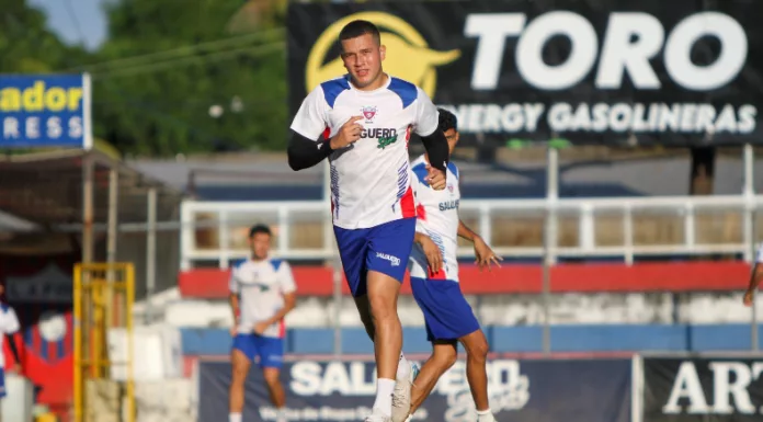 Luis Ángel Firpo visita a Club Deportivo Platense con el objetivo de mantenerse como el líder del Apertura 2025.