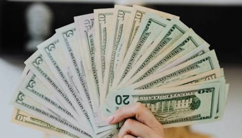 El presidente Nayib Bukele anunció que este viernes el Gobierno, junto a autónomas y empresas públicas, realizará el pago total anticipado del aguinaldo 2025.