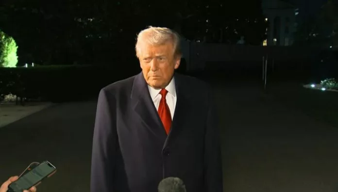 Trump parte a su gira por Asia, donde se encontrará con su homólogo chino Xi El presidente Donald Trump viajó a Asia para mantener conversaciones con Xi Jinping en Corea del Sur y avanzar en un acuerdo comercial con China.