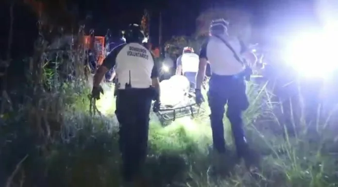 Al menos ocho cadáveres envueltos en bolsas plásticas fueron encontrados el viernes debajo de un puente en el municipio de Palencia, a orillas de la carretera principal, al este de la capital de Guatemala.