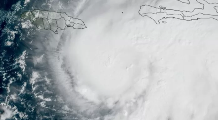 El huracán Melissa alcanza categoría 4 y amenaza con lluvias e inundaciones catastróficas en Jamaica, Haití y República Dominicana.