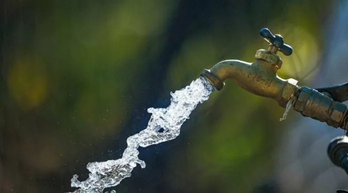 ANDA suspenderá temporalmente el servicio de agua potable en Colón, La Libertad, por la reparación de una fuga en la carretera Panamericana.