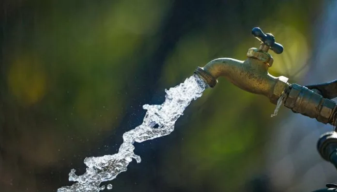 ANDA anuncia suspensión temporal de agua potable en Colón, La Libertad, por trabajos de reparación ANDA suspenderá temporalmente el servicio de agua potable en Colón, La Libertad, por la reparación de una fuga en la carretera Panamericana.