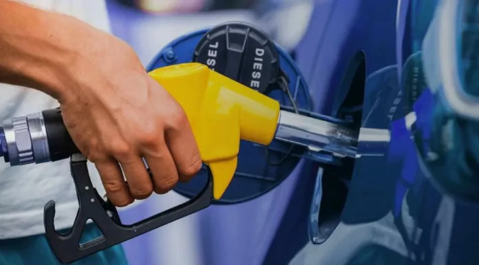 La Dirección General de Energía, Hidrocarburos y Minas publicó los respectivos precios de los combustibles vigentes a partir de mañana.