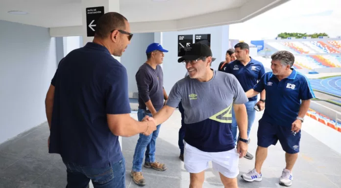 Hugo Pérez y Mauricio Cienfuegos tendrán un cargo dentro de la FESFUT, según reveló este lunes Yamil Bukele.