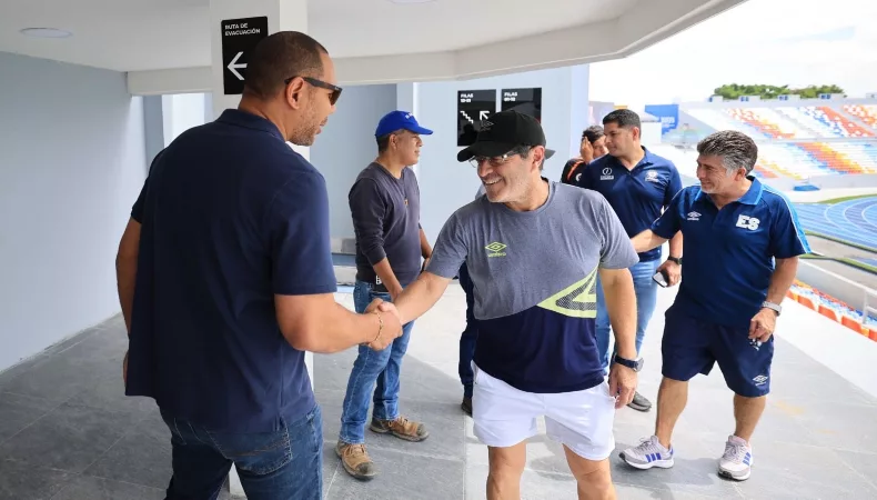 Hugo Pérez y Mauricio Cienfuegos tendrán un cargo dentro de la FESFUT, según reveló este lunes Yamil Bukele.