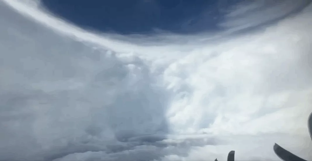 El Huracán Melissa amenaza con provocar una marejada ciclónica de hasta cuatro metros en Jamaica, según reportes oficiales.