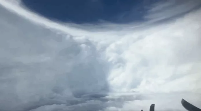 El Huracán Melissa amenaza con provocar una marejada ciclónica de hasta cuatro metros en Jamaica, según reportes oficiales.