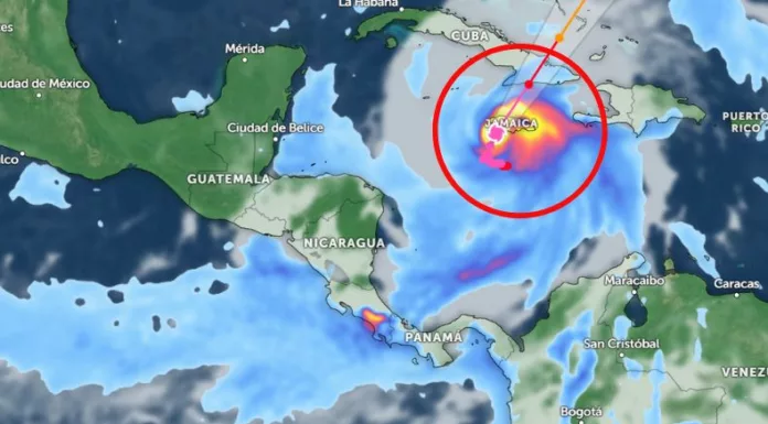 Vientos y fuertes lluvias azotan a Jamaica ante la llegada del potente huracán Melissa convertido en categoría 5.