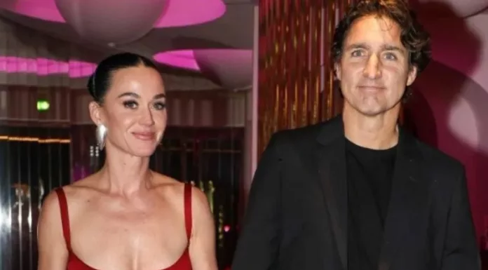 La cantante celebró sus 41 años junto al ex primer ministro canadiense en una aparición pública en un famoso cabaret de París. Tras meses de rumores, la pareja caminó tomada de la mano y dejó claro que su relación es real.