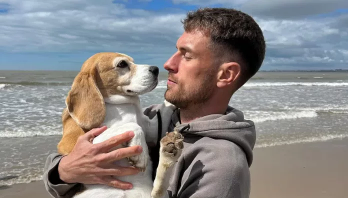 Aaron Ramsey perdió a su mascota en México y ofrece recompensa para recuperarla El galés Aaron Ramsey vive horas angustiantes junto a su familia luego de la desaparición de Halo, su mascota.