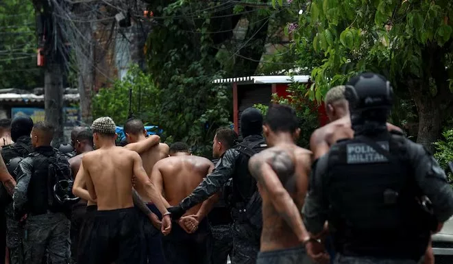 Según el gobierno estatal, la operación busca golpear a la organización criminal Comando Vermelho, la mayor de ese estado brasileño.