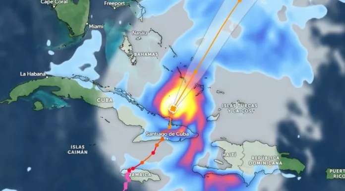 El poderoso huracán tocó tierra el miércoles en el este de Cuba con vientos máximos sostenidos de 195 km/h, después de degradarse a categoría 3.