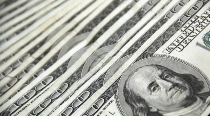 Rafael Lemus dice que si se hace poco a poco el ajuste fiscal, recorte de gastos y mejora de ingresos, el país avanzará bien a 2027.