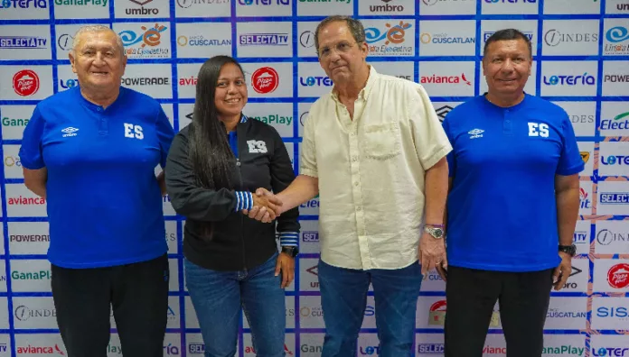 FESFUT presentó a la nueva entrenadora de la Selecta femenina sub-17 La FESFUT presentó a Debbie Gómez como la nueva entrenador de la Selecta femenina sub-17 tras la salida de Eric Acuña.