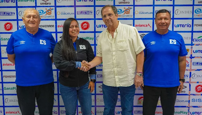 FESFUT presentó a la nueva entrenadora de la Selecta femenina sub-17 La FESFUT presentó a Debbie Gómez como la nueva entrenador de la Selecta femenina sub-17 tras la salida de Eric Acuña.