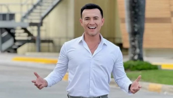 Víctor Emmanuelle se luce con un reto inspirado en “Yo me llamo” El conductor de “Prendi2” aceptó un desafío al estilo de “La Escuela de los Sueños” y cantó “Mentiras” de Marito Rivera mostrando todas las emociones posibles. Su actuación causó revuelo entre sus compañeros y seguidores.