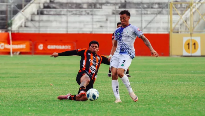 Águila y Fuerte San Francisco reparten puntos en partido pendiente de la jornada 16 Club Deportivo Águila y Fuerte San Francisco empataron en el estadio Barraza en partido pendiente de la jornada 16 del Apertura 2025.