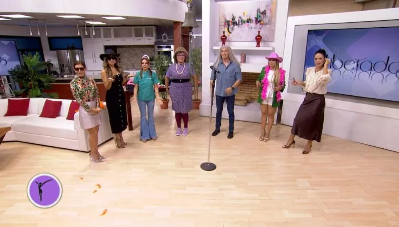 Los conductores de “Prendi2” llegaron al set de “Liberadas” con todo el espíritu festivo y, junto a ellos, Doña Zoila. El set se llenó de risas, canto y momentos inolvidables durante una dinámica que puso a prueba la memoria y la voz de todos.