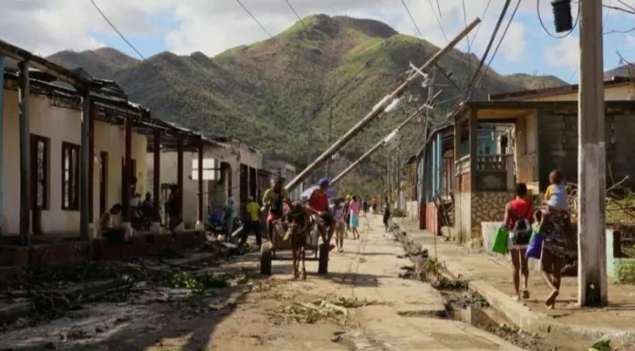 Melissa, el peor huracán atlántico en casi un siglo, dejando al menos 30 muertos en Haití y 19 en Jamaica, así como partes de Cuba en ruinas, mientras avanza por el Caribe rumbo a Bermudas. 
