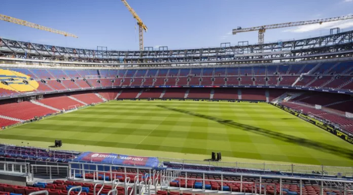 El Barcelona anunció su vuelta al todavía en remodelación estadio Camp Nou con un entrenamiento abierto para 23.000 aficionados.