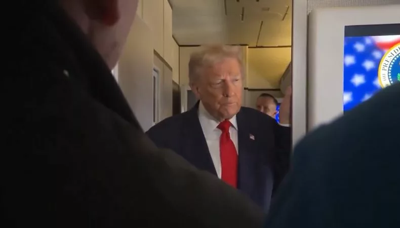 Presidente Trump desmiente reportes de varios medios estadounidenses que afirmaron que su administración estaría preparando ataques a bases militares de Venezuela.