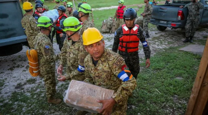 El presidente Nayib Bukele confirmó la llegada del primer avión con ayuda humanitaria de El Salvador a Jamaica, tras el paso del huracán Melissa.