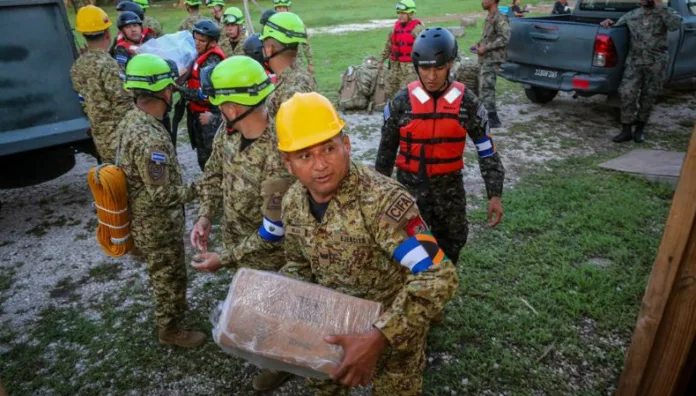 Llega a Jamaica el primer contingente salvadoreño con ayuda humanitaria El presidente Nayib Bukele confirmó la llegada del primer avión con ayuda humanitaria de El Salvador a Jamaica, tras el paso del huracán Melissa.