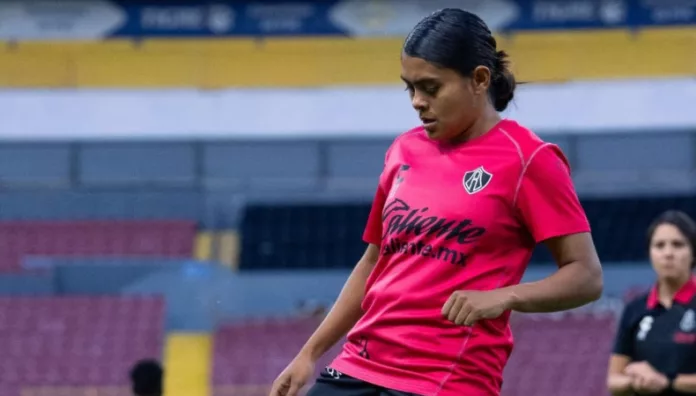 Brenda Cerén cumple 100 partidos en Liga MX femenil y anota un golazo Brenda Cerén anotó un auténtico golazo con el Atlas Femenil ante las