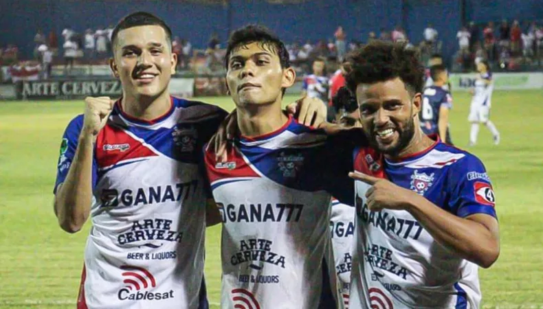 Luis Ángel Firpo sigue líder del torneo. Mientras que Club Deportivo FAS ya es segundo en la fecha 19 del campeonato.