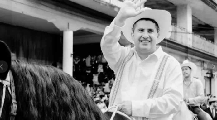 El alcalde de Uruapan, en México, Carlos Manzo, fue asesinado a tiros durante la Feria de las Velas. El ataque dejó al menos un agresor abatido y dos detenidos.