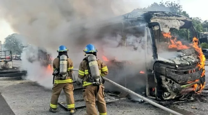 Detectar a tiempo cualquier falla eléctrica o mecánica es fundamental para prevenir incendios en vehículos y garantizar una conducción segura.