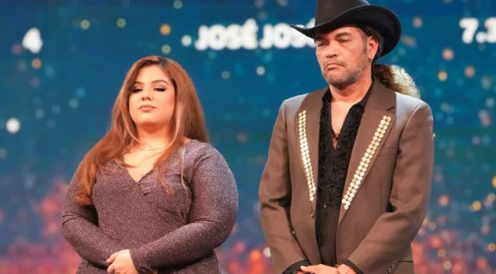 El escenario se llenó de emoción y talento en una noche decisiva para los imitadores. Dos grandes voces quedaron frente a frente, pero solo una logró continuar en la competencia.
