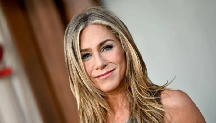 ¡Confirmado! Jennifer Aniston ya tiene nuevo amor y lo dejó ver en una fotografía La protagonista de “Friends” impresionó a sus seguidores con una publicación en la que aparece abrazando a su pareja. La foto, compartida en Instagram, confirmó lo que muchos sospechaban desde hace meses.