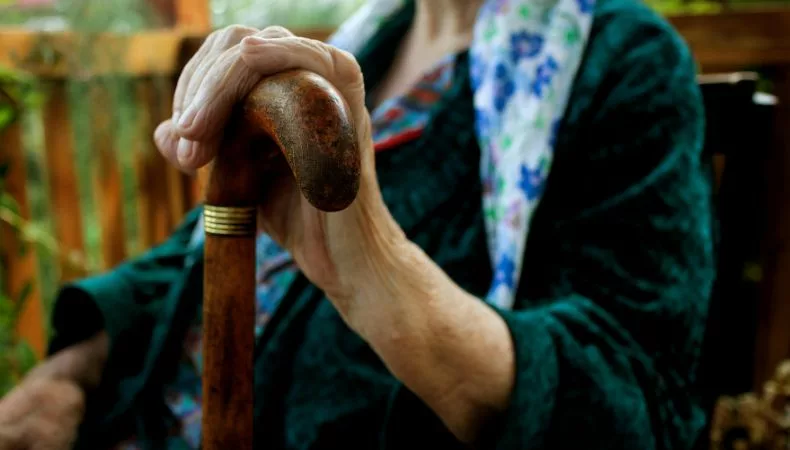 La cuota alimenticia es solicitada, en su mayoría, a padres para sus hijos menores de edad. Pero, este derecho no es exclusivo de la niñez.